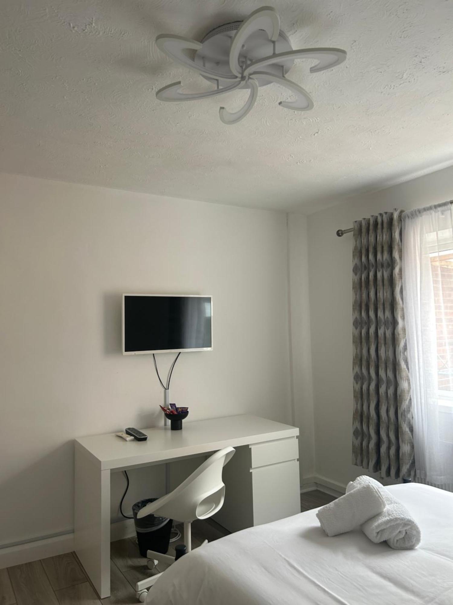 No6 Overnight Free Onsite Parking